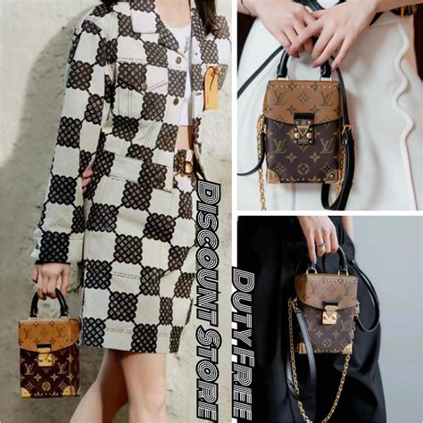 สายคล องห louis vuitton|ที่ห้อยบัตรแบรนด์เนม จาก 6 แบรนด์หรู สำหรับชาวออฟฟิศ.